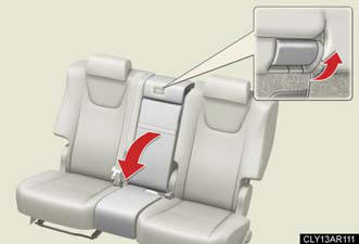 Pull the center seatback lever